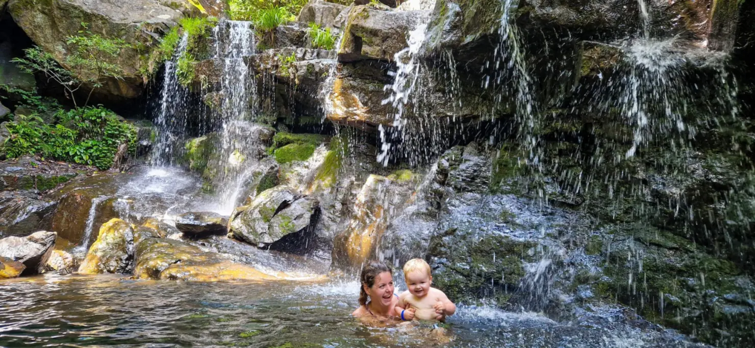 Zwemmen in de waterval van Phong Nha National Park